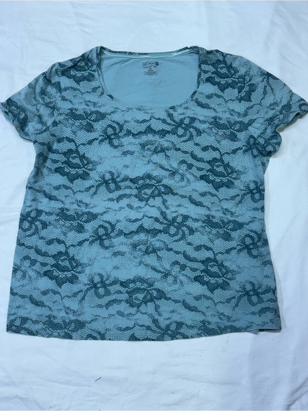 Women’s Scoop Neck Lace-Print Short Sleeve Tee in Teal